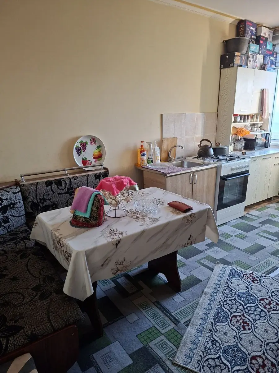 2 xonali kvartira sotiladi − 80 m²
