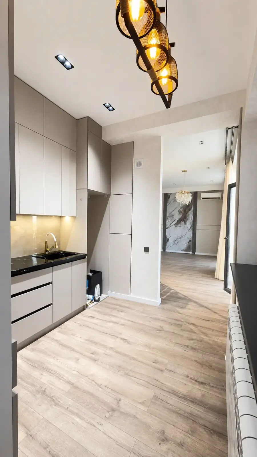 Продается 2-комнатная квартира − 50 м²