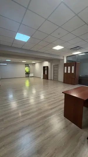 Ijaraga ofis − 400 m²