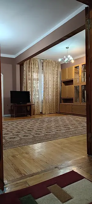 Сдается 3-комнатная квартира − 90 м²