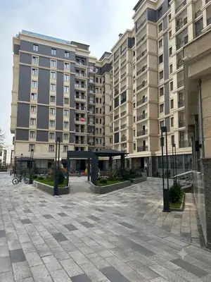 2 xonali kvartira sotiladi − 145 m²