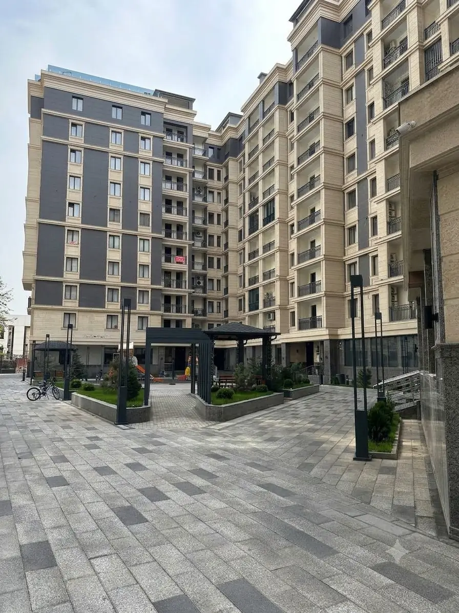 2 xonali kvartira sotiladi − 145 m²