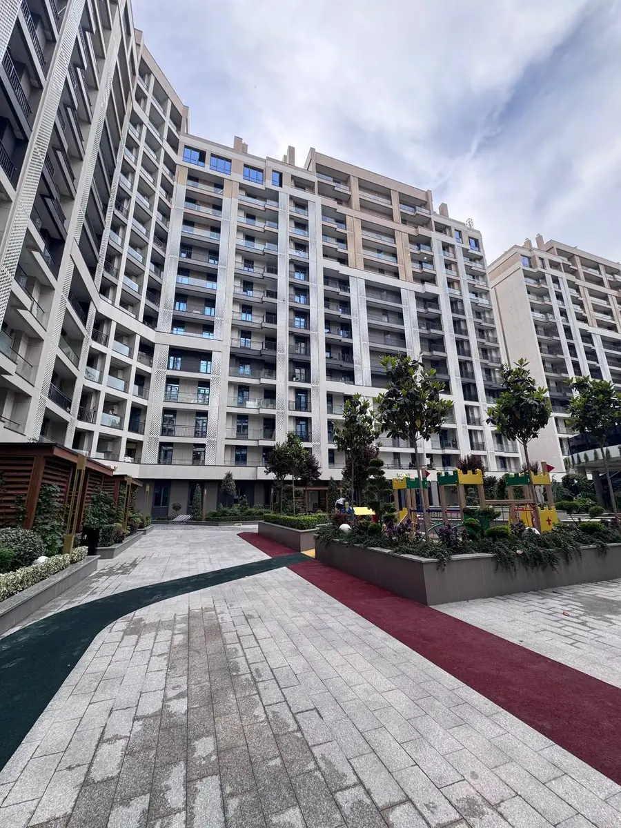 3 xonali kvartira sotiladi − 79 m²