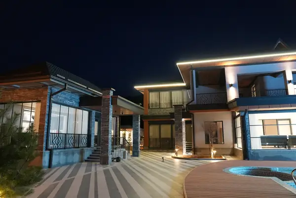 2-этажный дом − 500 м², 20 сот.