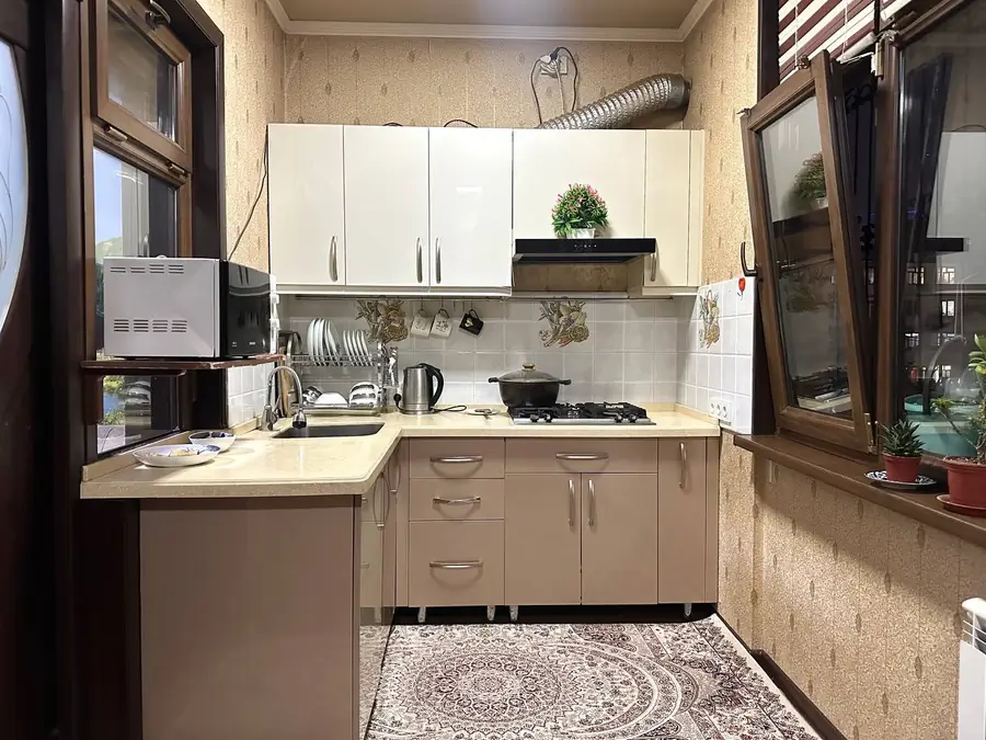 4 xonali kvartira sotiladi − 95 m²