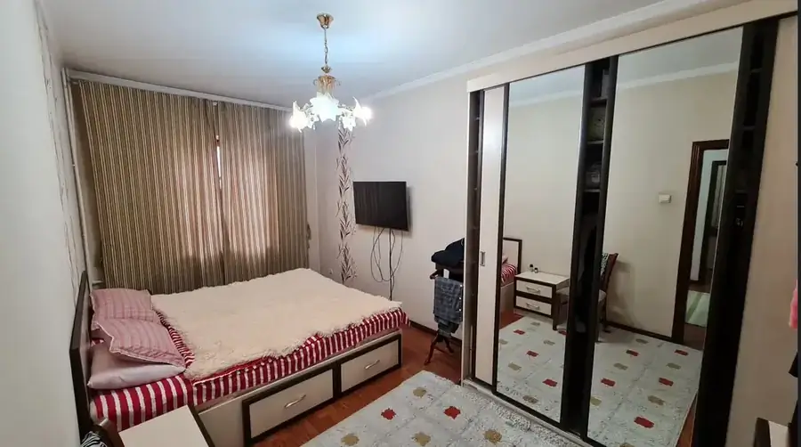 4 xonali kvartira sotiladi − 100 m²