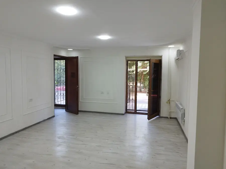 Ijaraga ofis − 90 m²