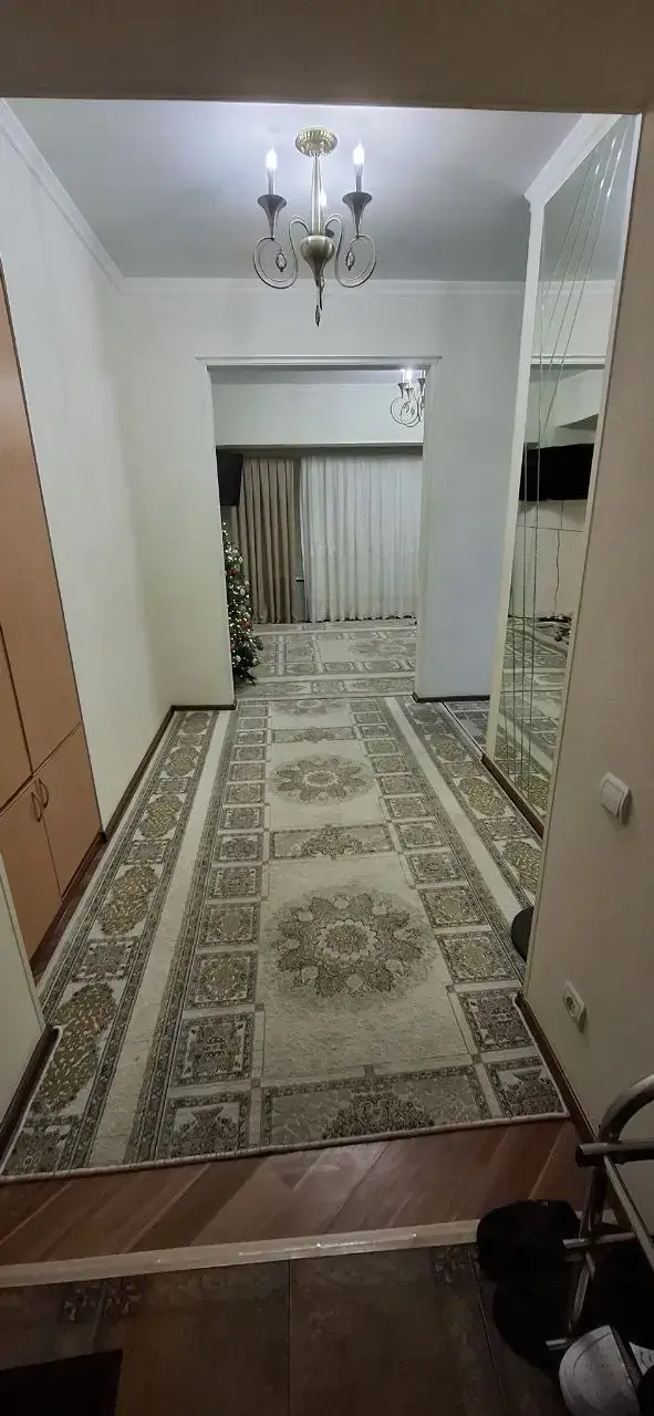 3 xonali kvartira sotiladi − 67 m²
