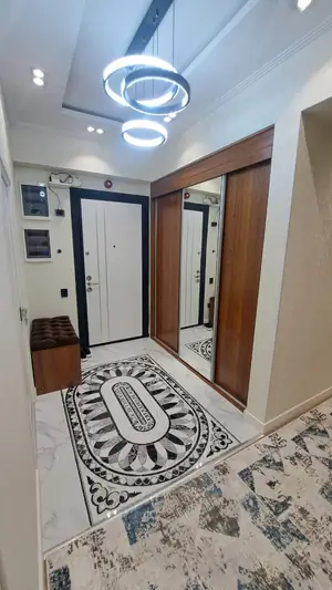 3 xonali kvartira sotiladi − 115 m²