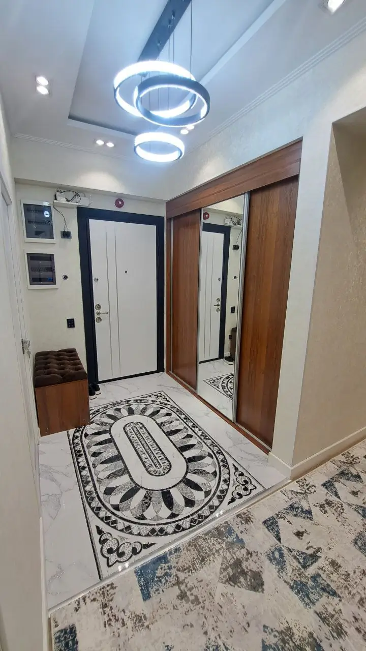 3 xonali kvartira sotiladi − 115 m²