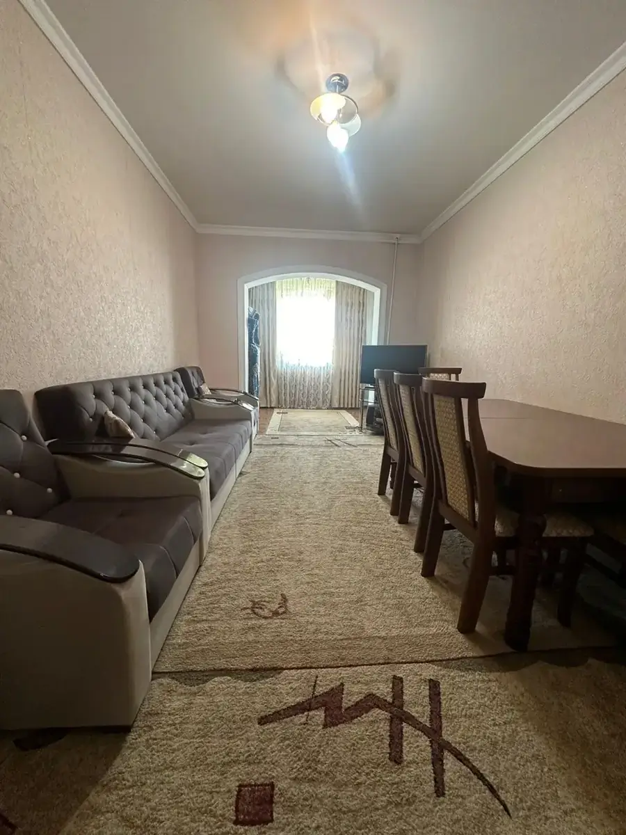 Продается 3-комнатная квартира − 77 м²