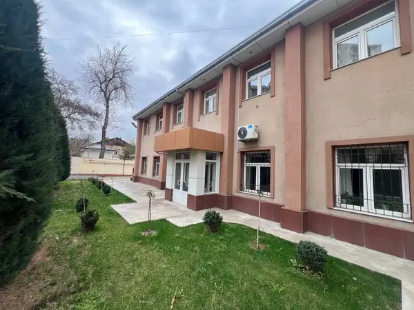 Ofis − 600 m², 1/2 qavat
