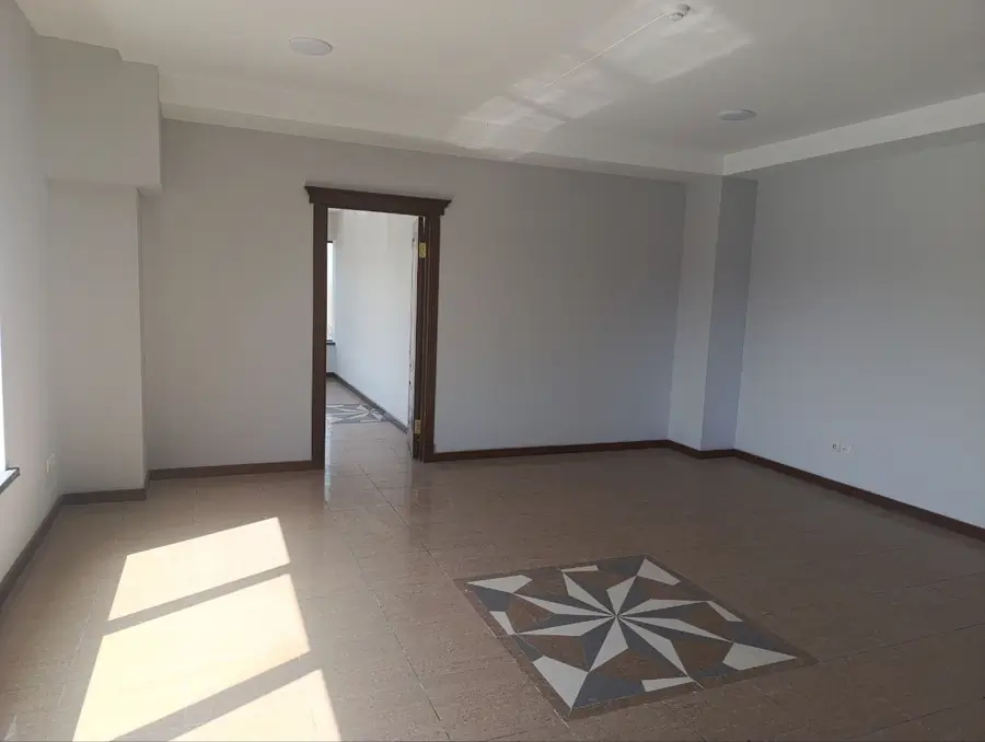 Ijaraga ofis − 300 m²