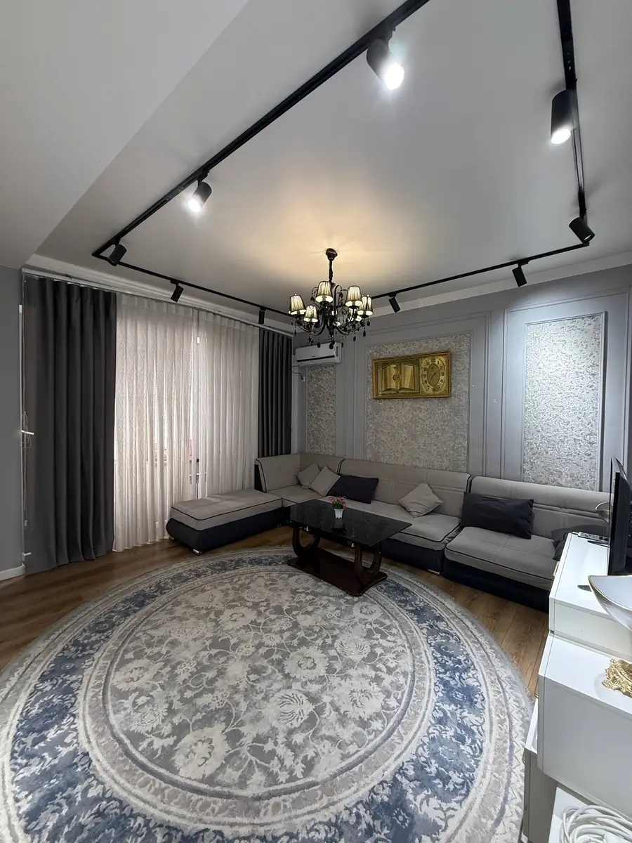Продается 4-комнатная квартира − 106 м²