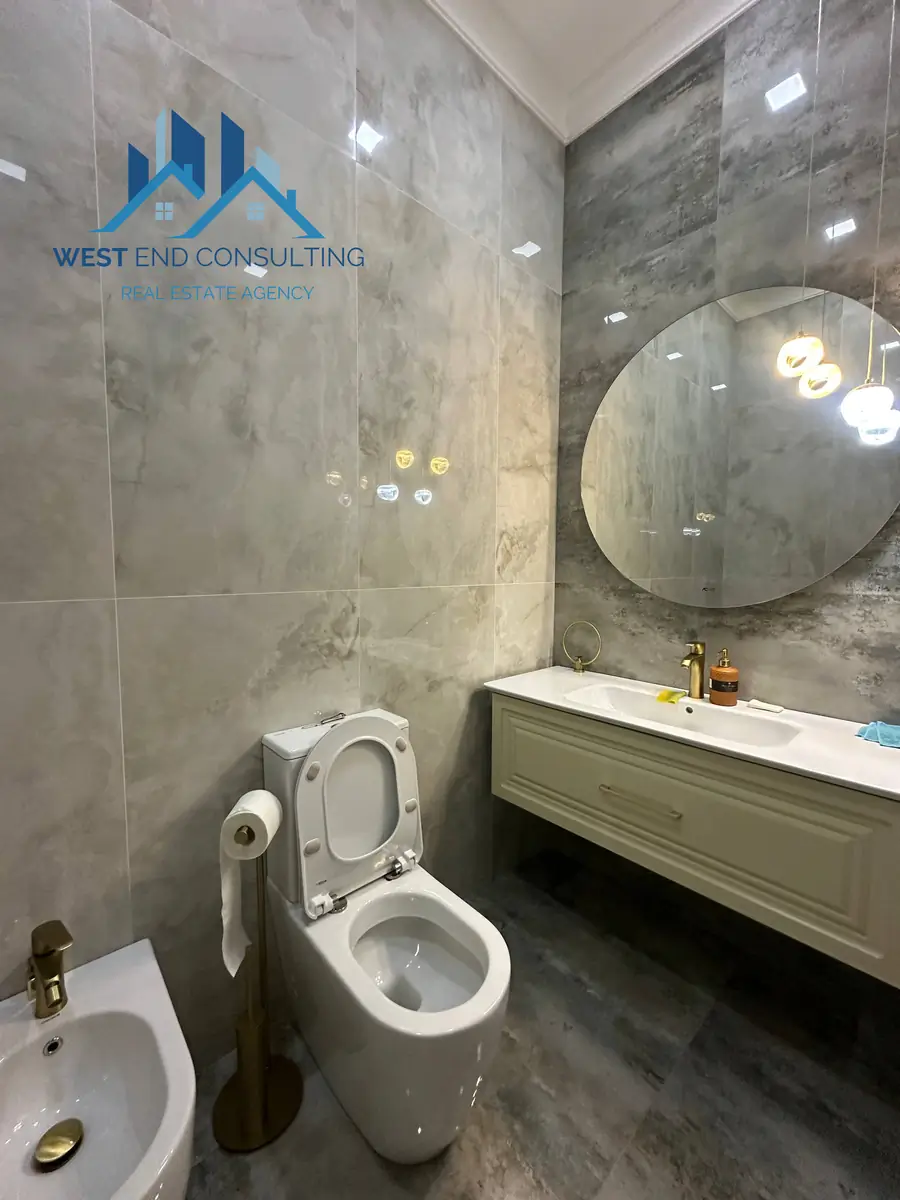 3 qavatli uy sotiladi − 400 m²