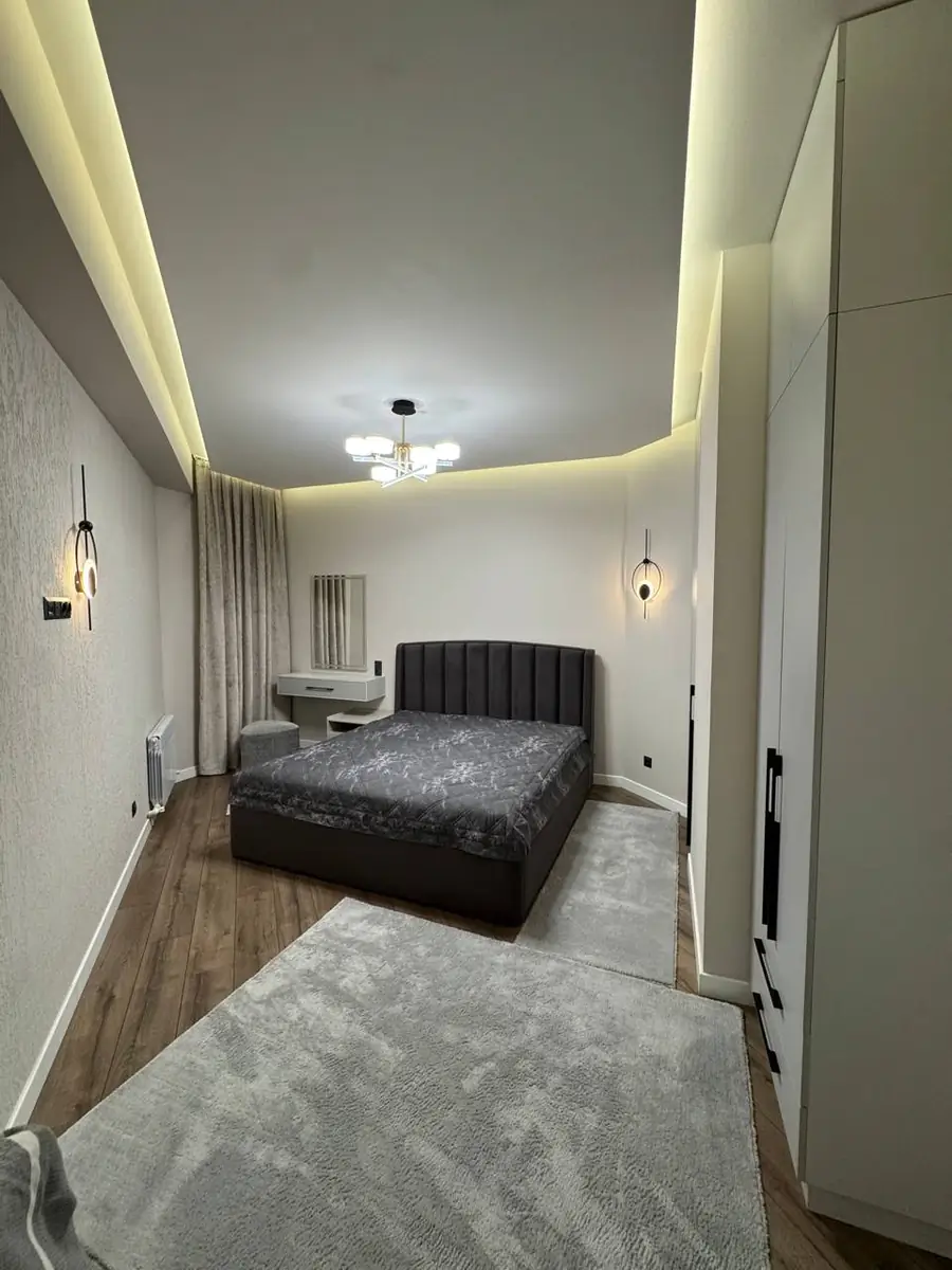 2 xonali kvartira sotiladi − 145 m²