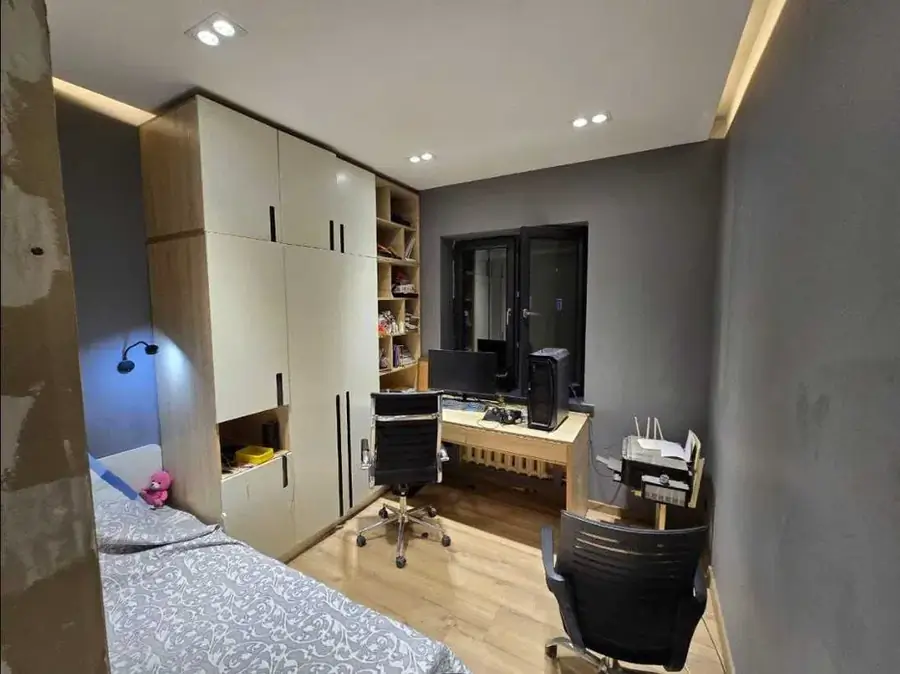 Продается 4-комнатная квартира − 93 м²