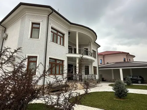 Ijaraga 2 qavatli uy − 1200 m²