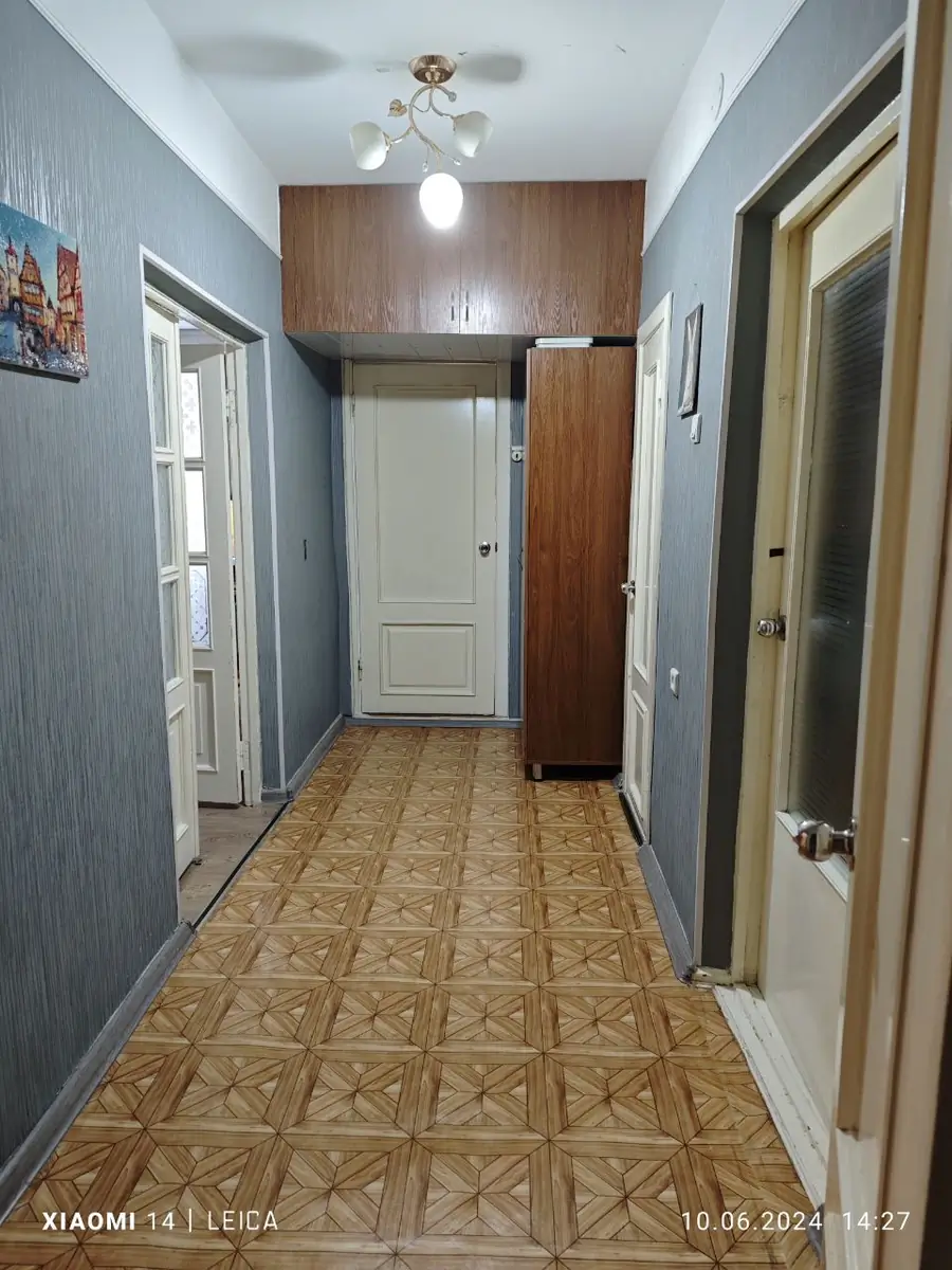 Продается 3-комнатная квартира − 77 м²