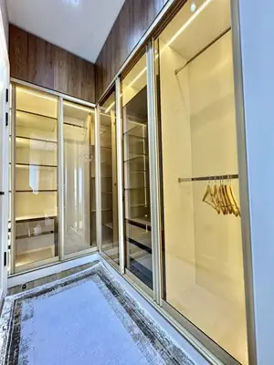 Сдается 4-комнатная квартира − 230 м²