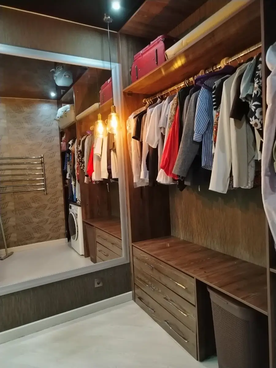 Продается 4-комнатная квартира − 107 м²