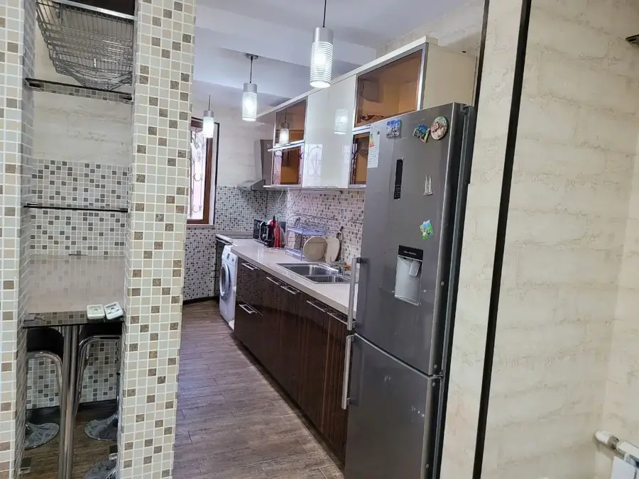 Сдается 4-комнатная квартира − 100 м²