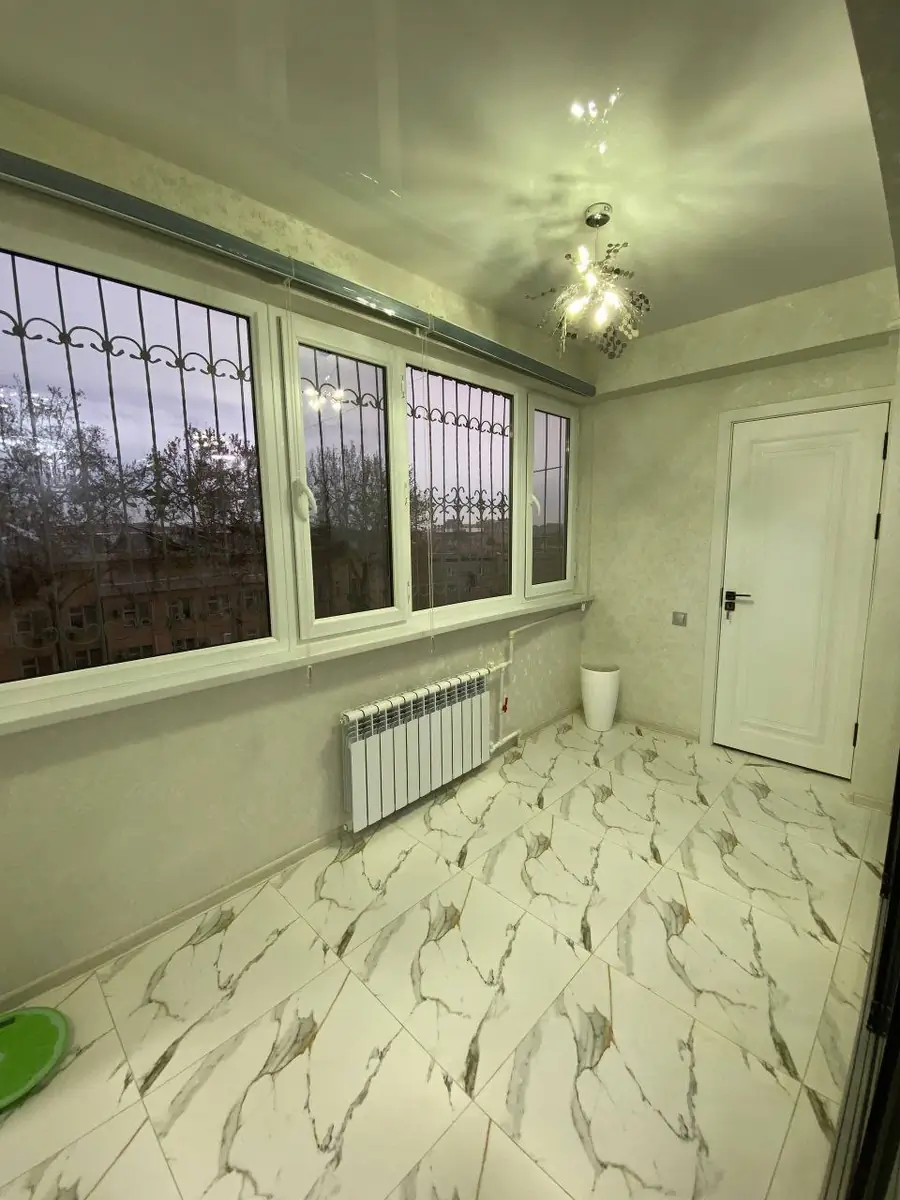 Продается 4-комнатная квартира − 160 м²