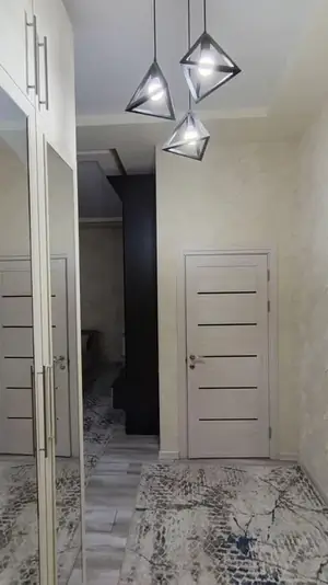Сдается 2-комнатная квартира − 65 м²