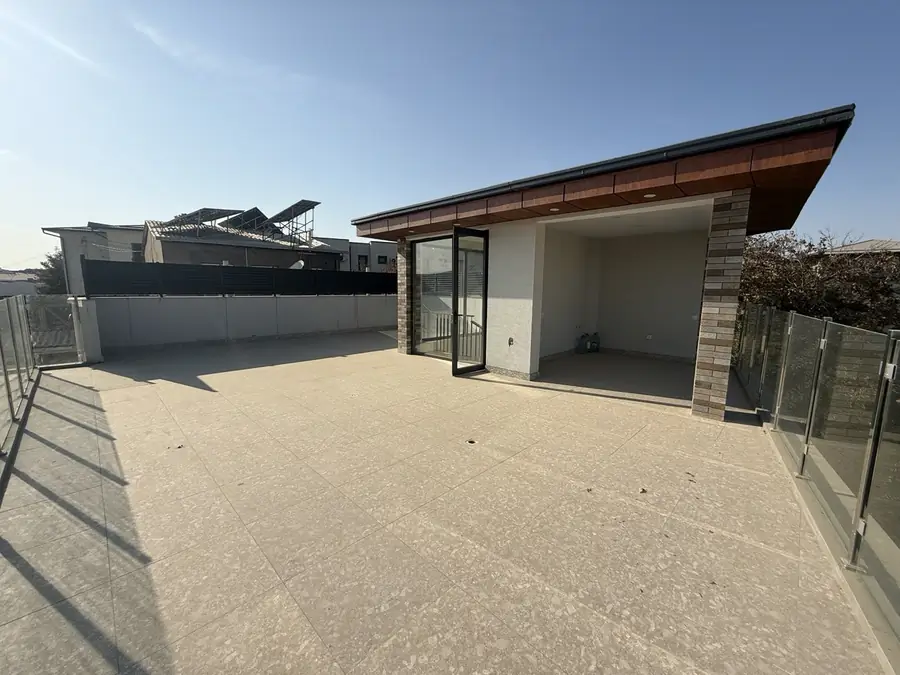 Продается 3-этажный дом − 240 м²