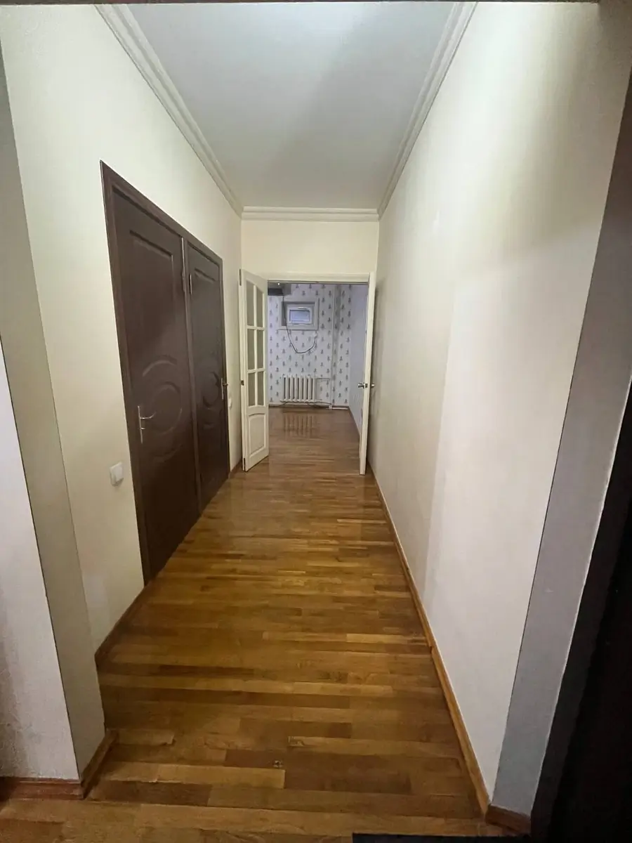 Продается 2-комнатная квартира − 60 м²