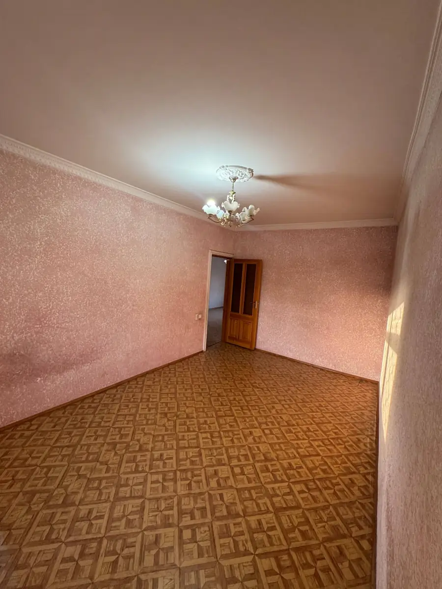 Продается 4-комнатная квартира − 111 м²