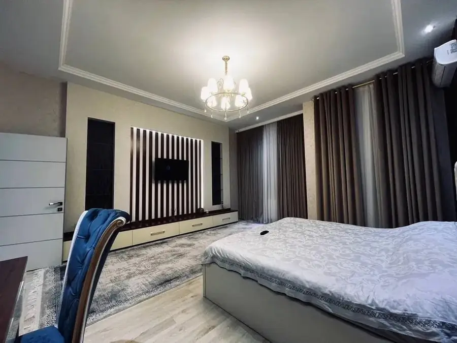 Сдается Более 5-комнатная квартира − 300 м²