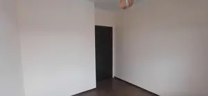 3 xonali kvartira sotiladi − 65 m²