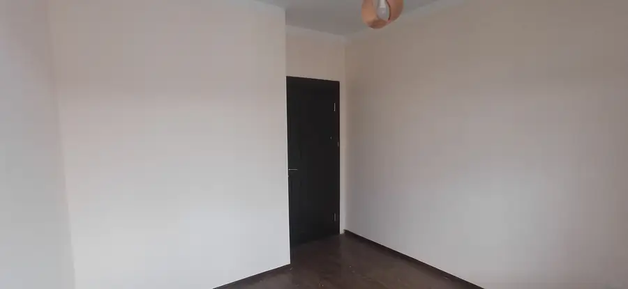3 xonali kvartira sotiladi − 65 m²