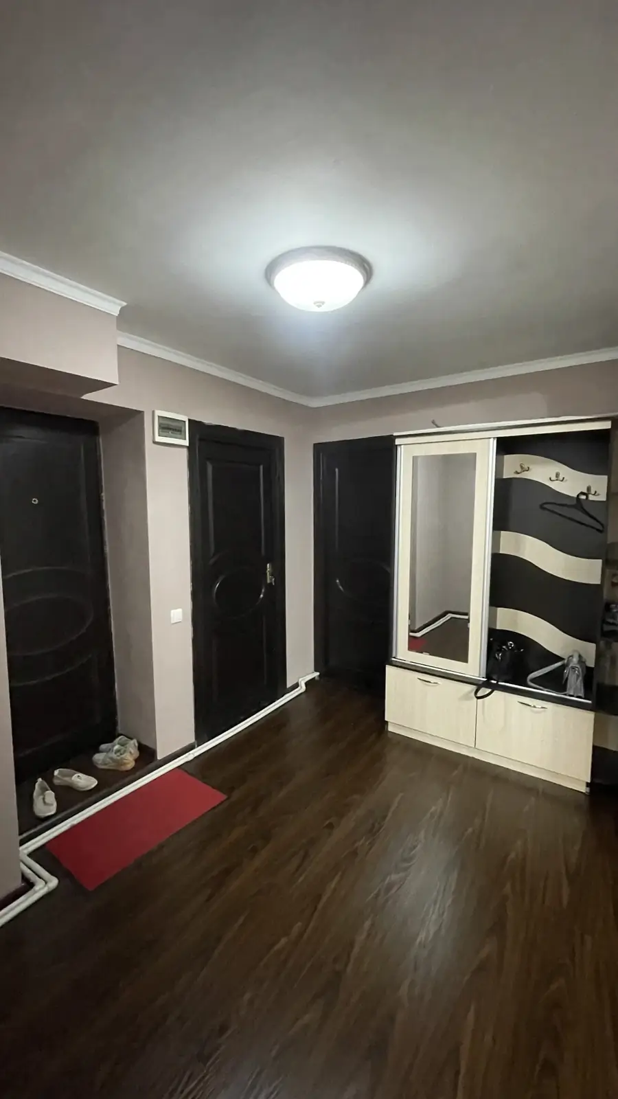 Продается 4-комнатная квартира − 91.5 м²