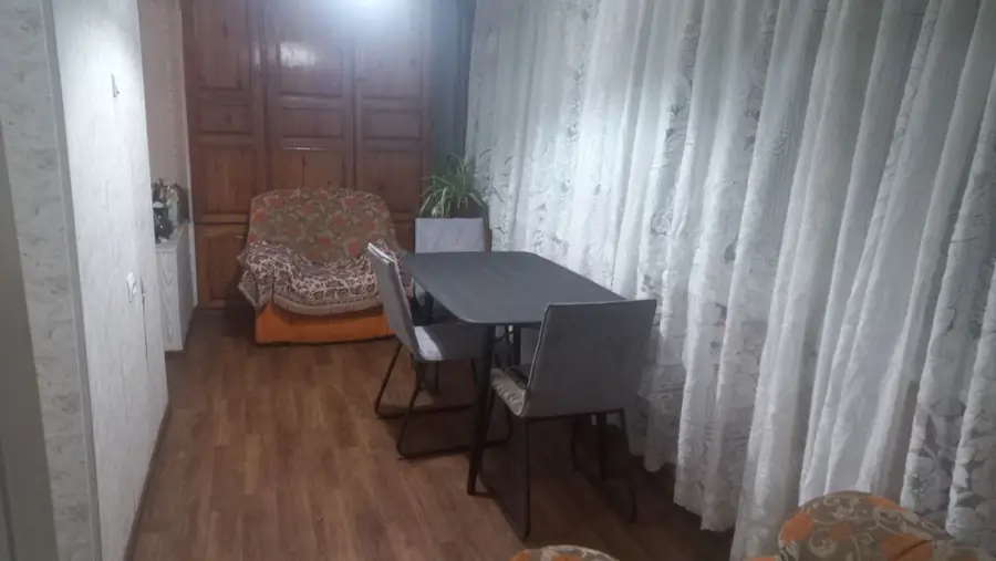 3 xonali kvartira sotiladi − 80 m²