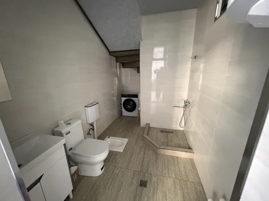 Ijaraga 2 qavatli uy − 60 m²