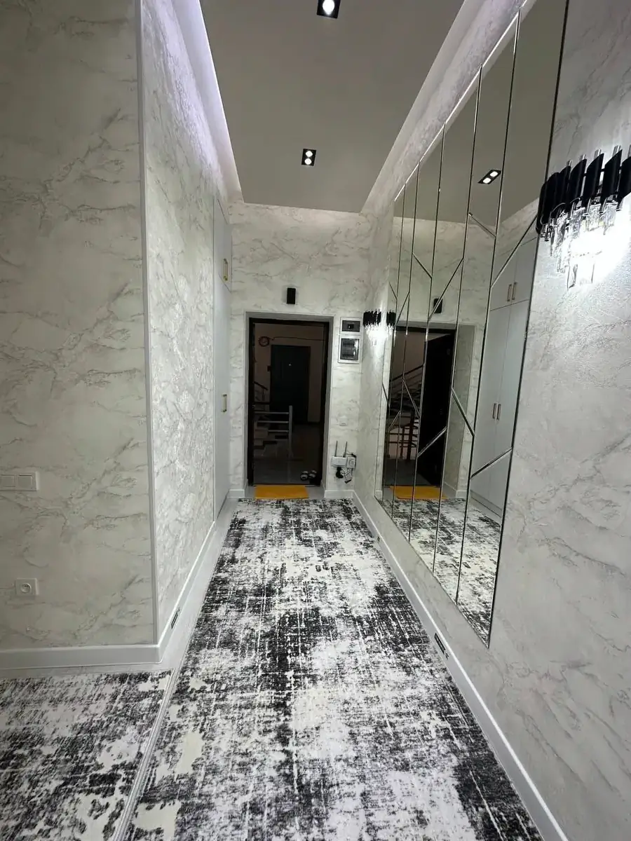 Сдается 2-комнатная квартира − 60 м²