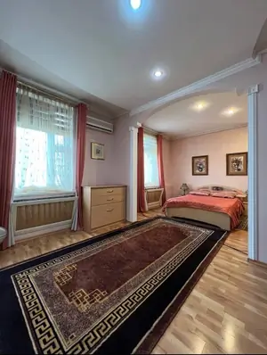 Сдается 3-комнатная квартира − 160 м²