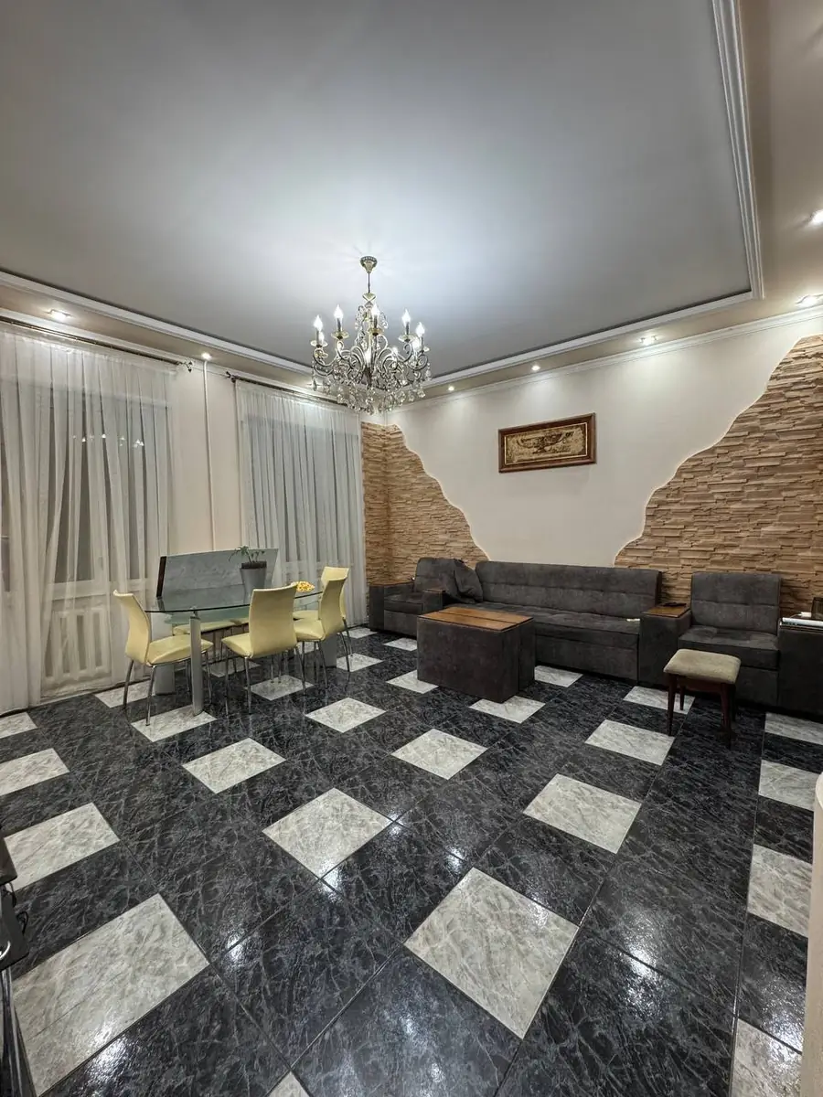 2 qavatli uy sotiladi − 500 m²