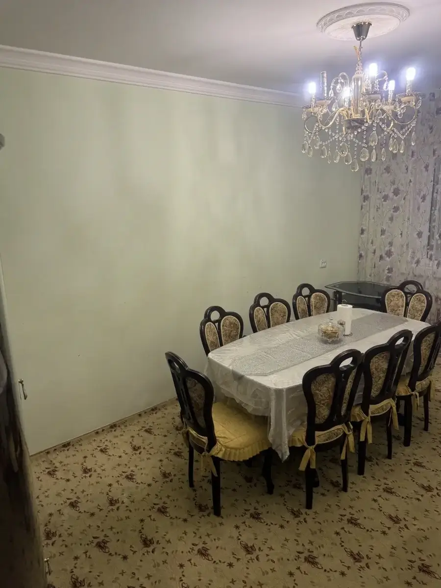 Более 5 xonali kvartira sotiladi − 107 m²