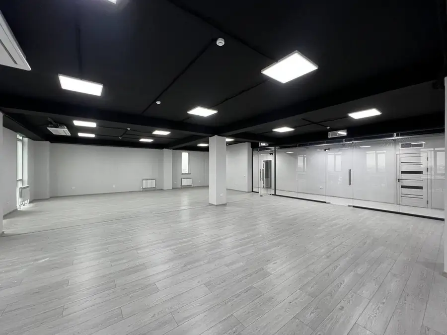 Ijaraga ofis − 500 m²