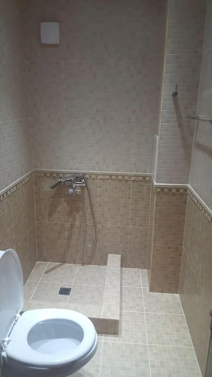 4 xonali kvartira sotiladi − 122 m²