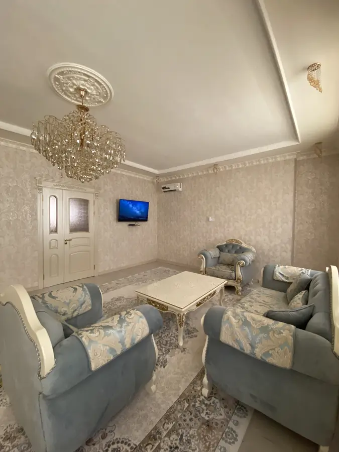 Сдается 3-комнатная квартира − 130 м²