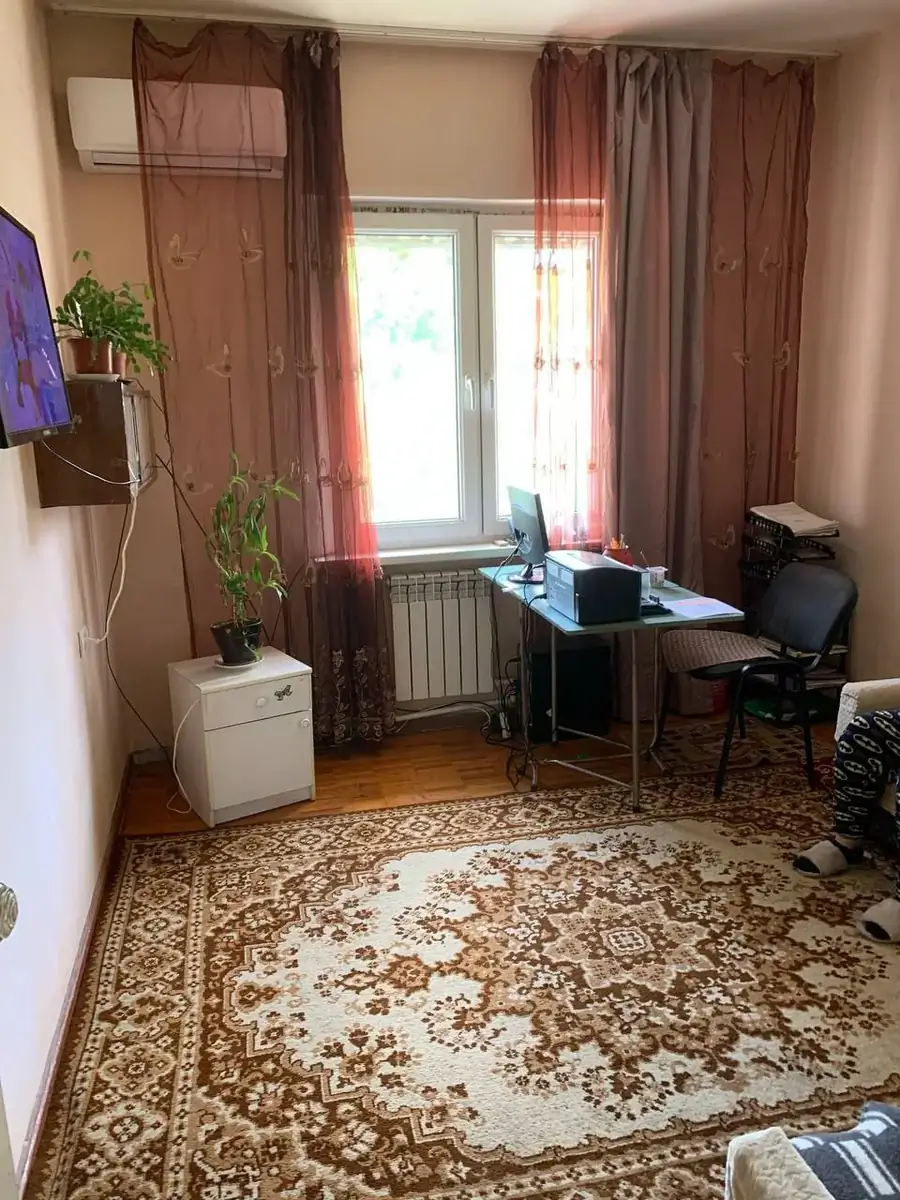 Продается 2-комнатная квартира − 62 м²