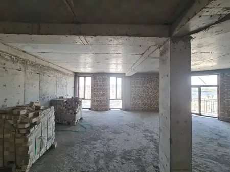 5 dan ortiq xonali kvartira − 200 m², 9/10 qavat