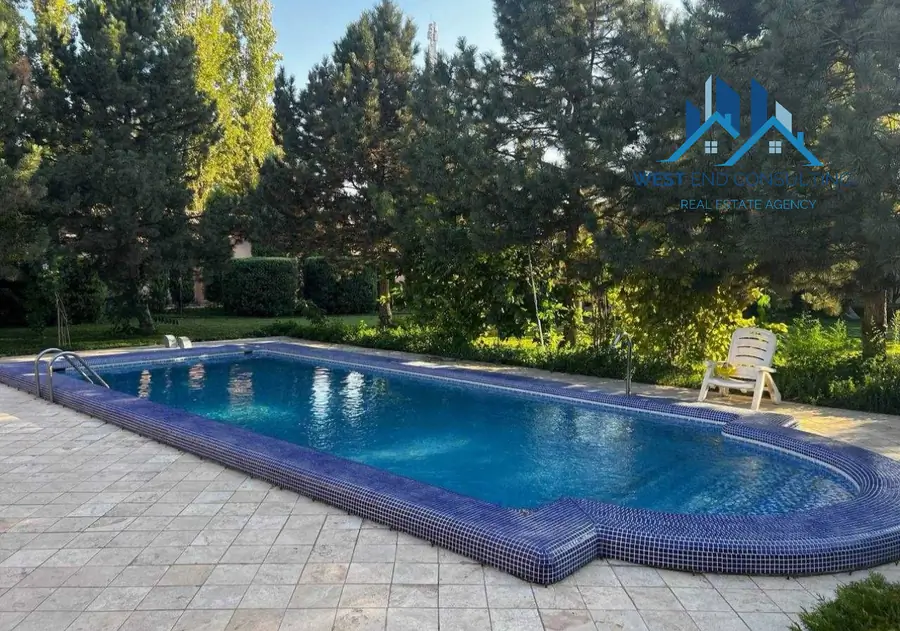 Ijaraga 2 qavatli uy − 850 m²