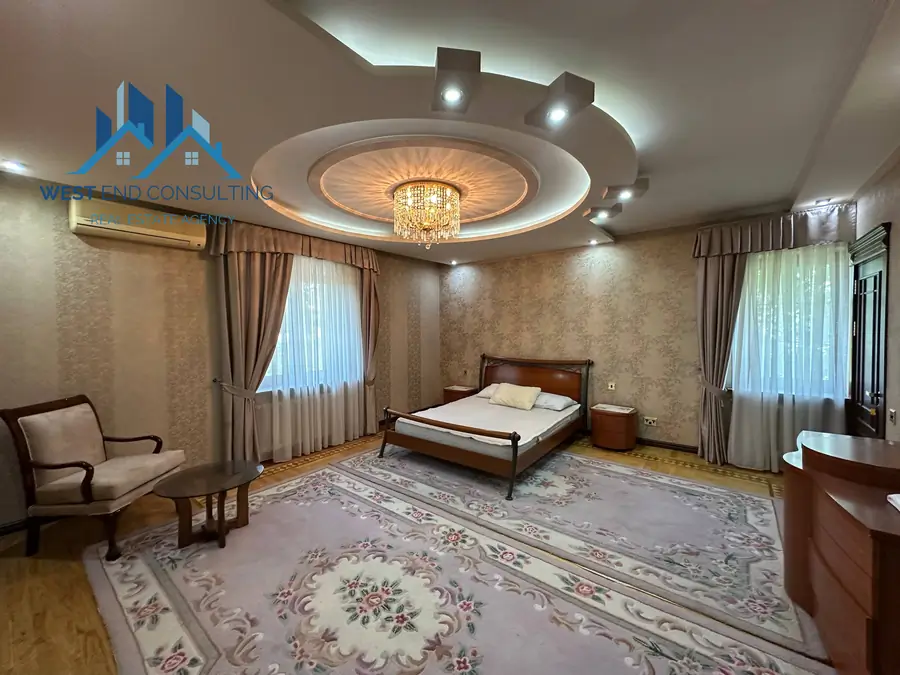 Сдается Более 5-комнатная квартира − 160 м²