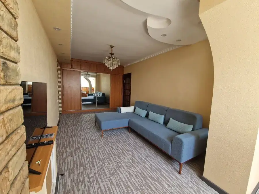 2 xonali kvartira sotiladi − 70 m²