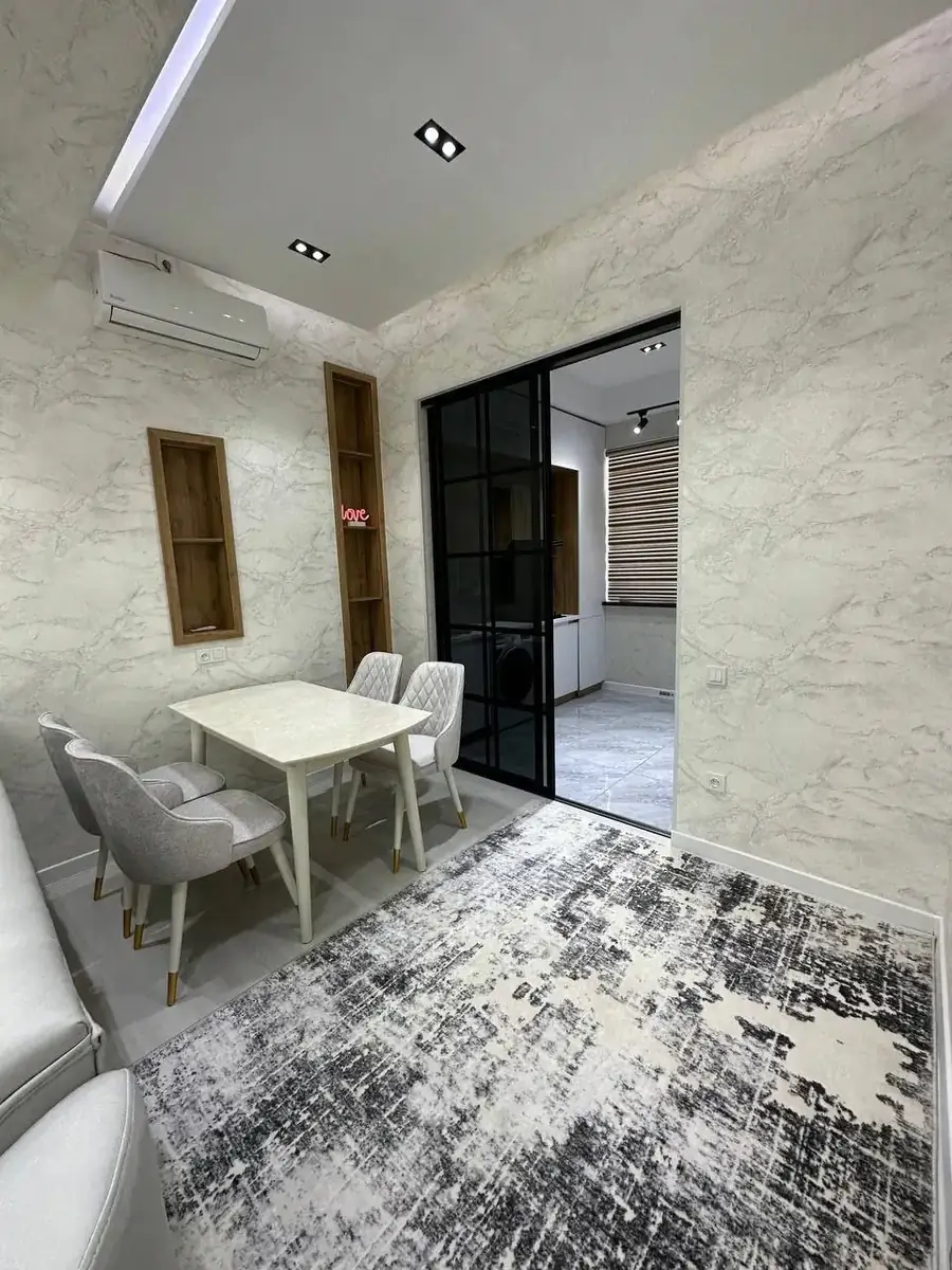 Сдается 2-комнатная квартира − 60 м²